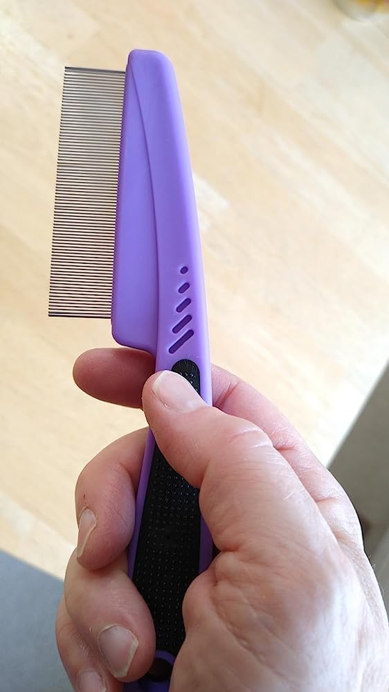 Yumflan Fine Tooth Flea Comb for Dogs and Cats Purple